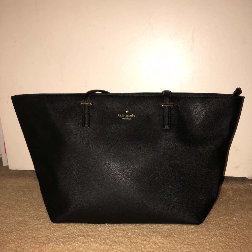 Kate spade Handbag m size
